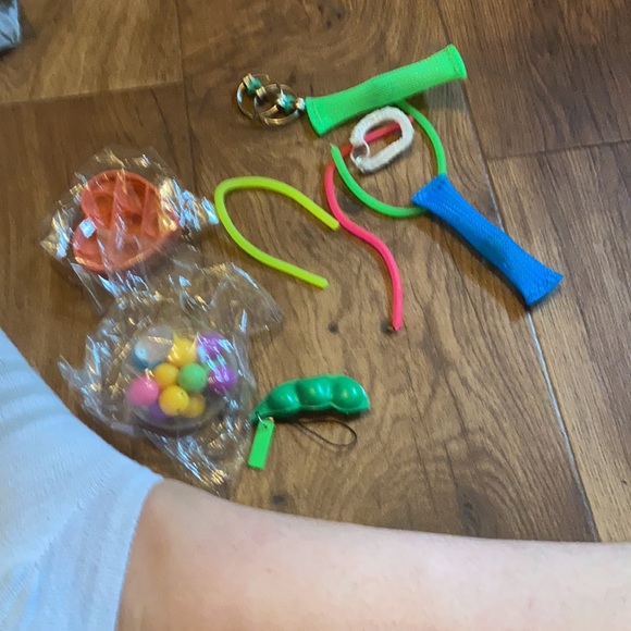 Fidgets - Picture 4 of 7